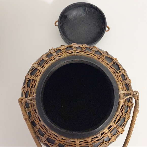 Vintage Hand Made Asian Basket with handle and lid - Picture 8 of 13